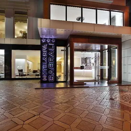 Gabrali & Hotel 3*