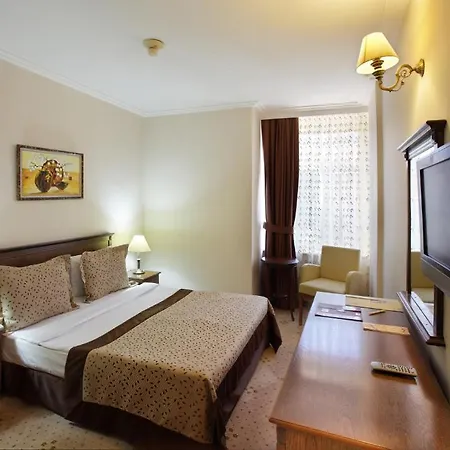 Gabrali & Hotel 3*